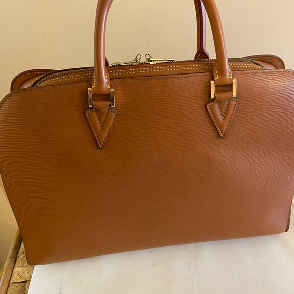 Authentic Louis Vuitton epi fawn large bag - Picture 8 of 10